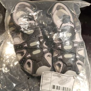 NWT sea kids athletic sandal